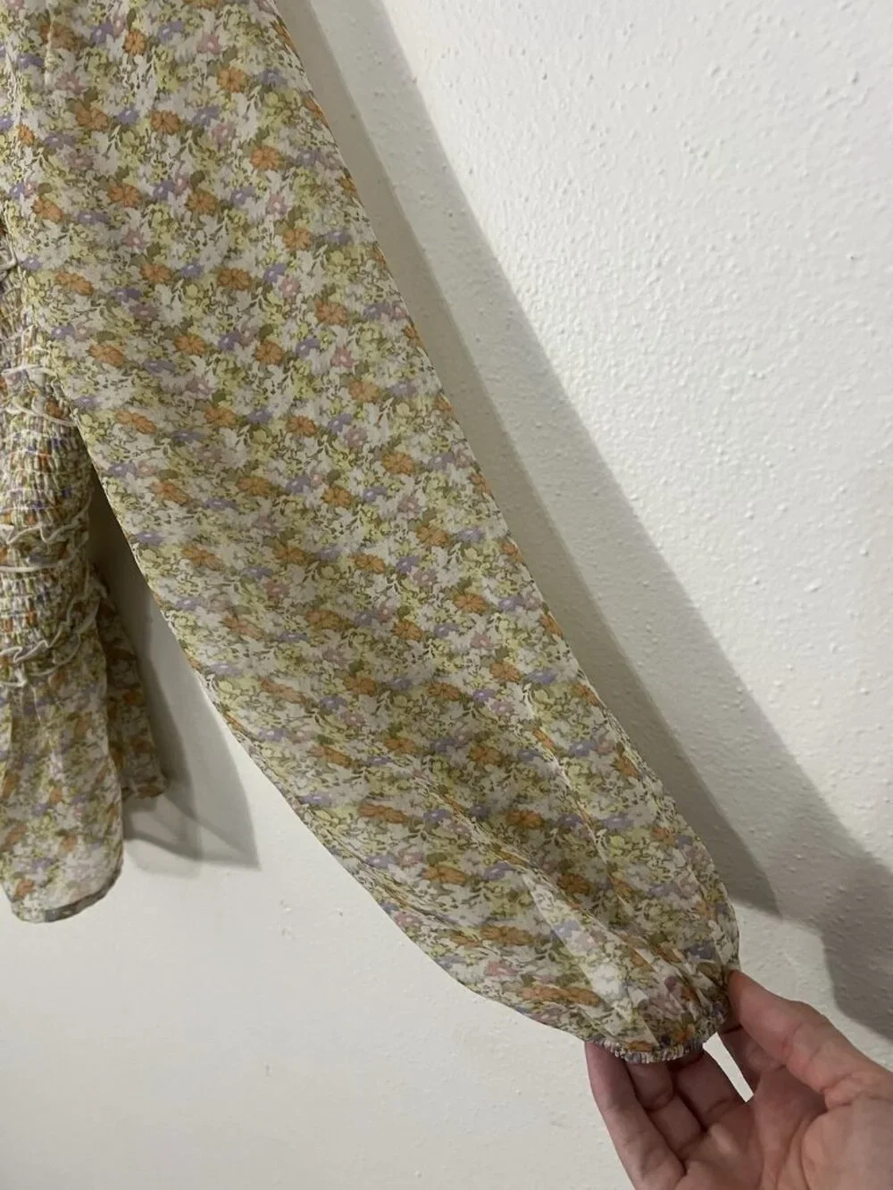 ASTR The Label Smocked Puff Sleeve Floral Blouse Size Medium